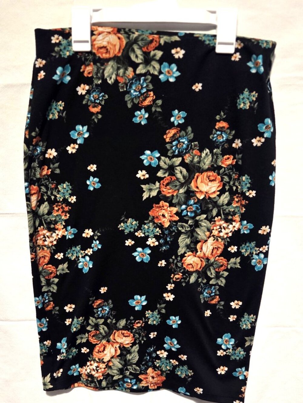 Hot Gal Floral pencil skirt - Coral and Blue Flowers-Size Medium Excellent Cond.